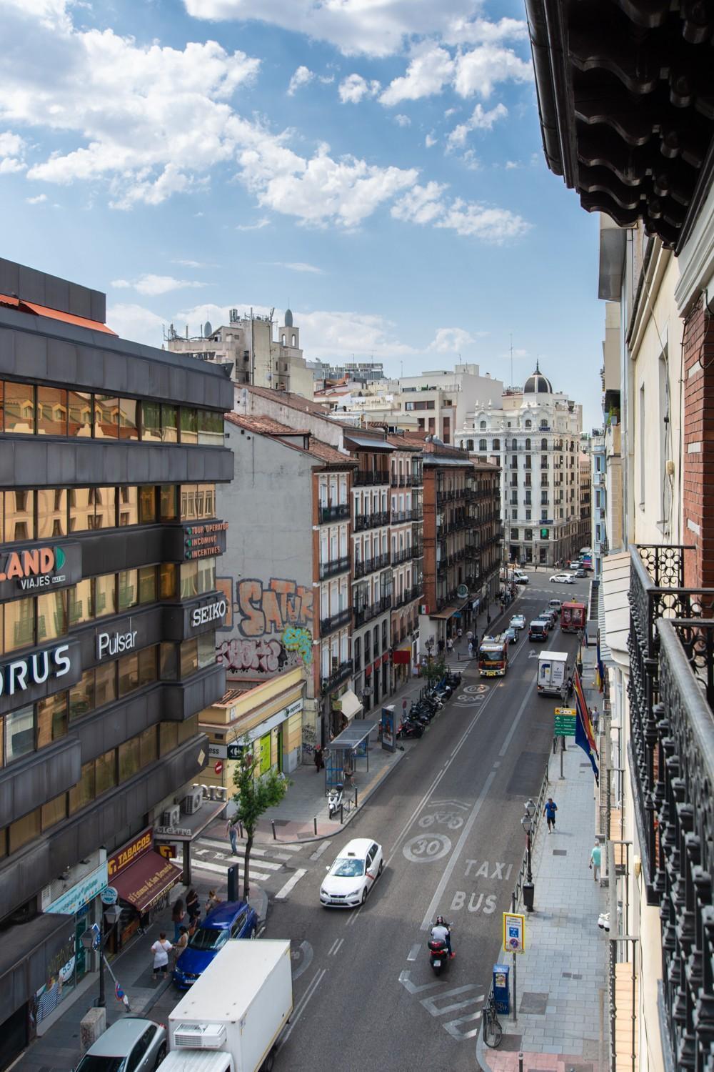Апартаменты Ap Edificio Gran Via -Quinto Piso Sin Ascensor- Мадрид Экстерьер фото